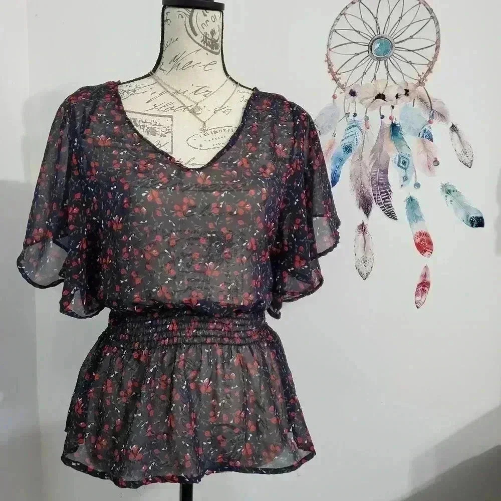 CLOSET CLOSEDOWN 🚨⚠️ Chic Black Floral Top - S